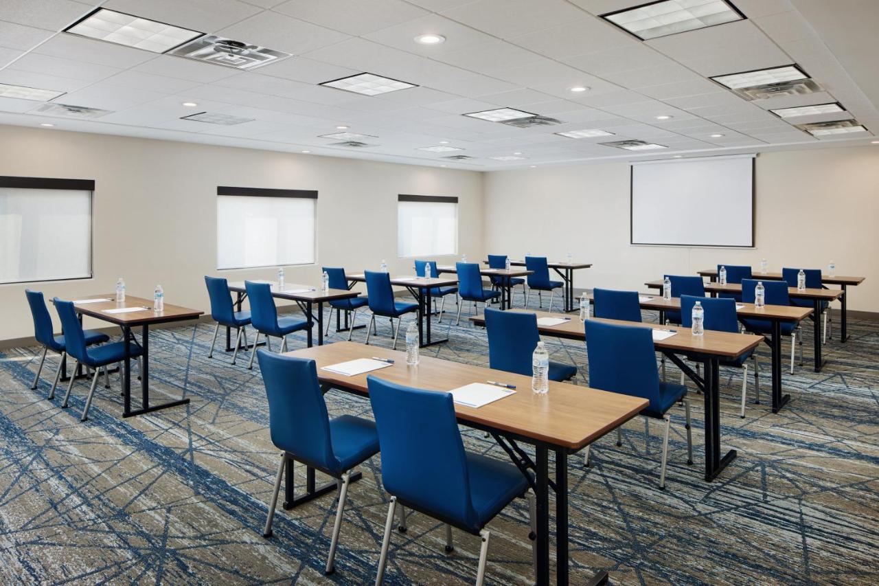 Holiday Inn Express & Suites Bridgeport By Ihg Exterior foto