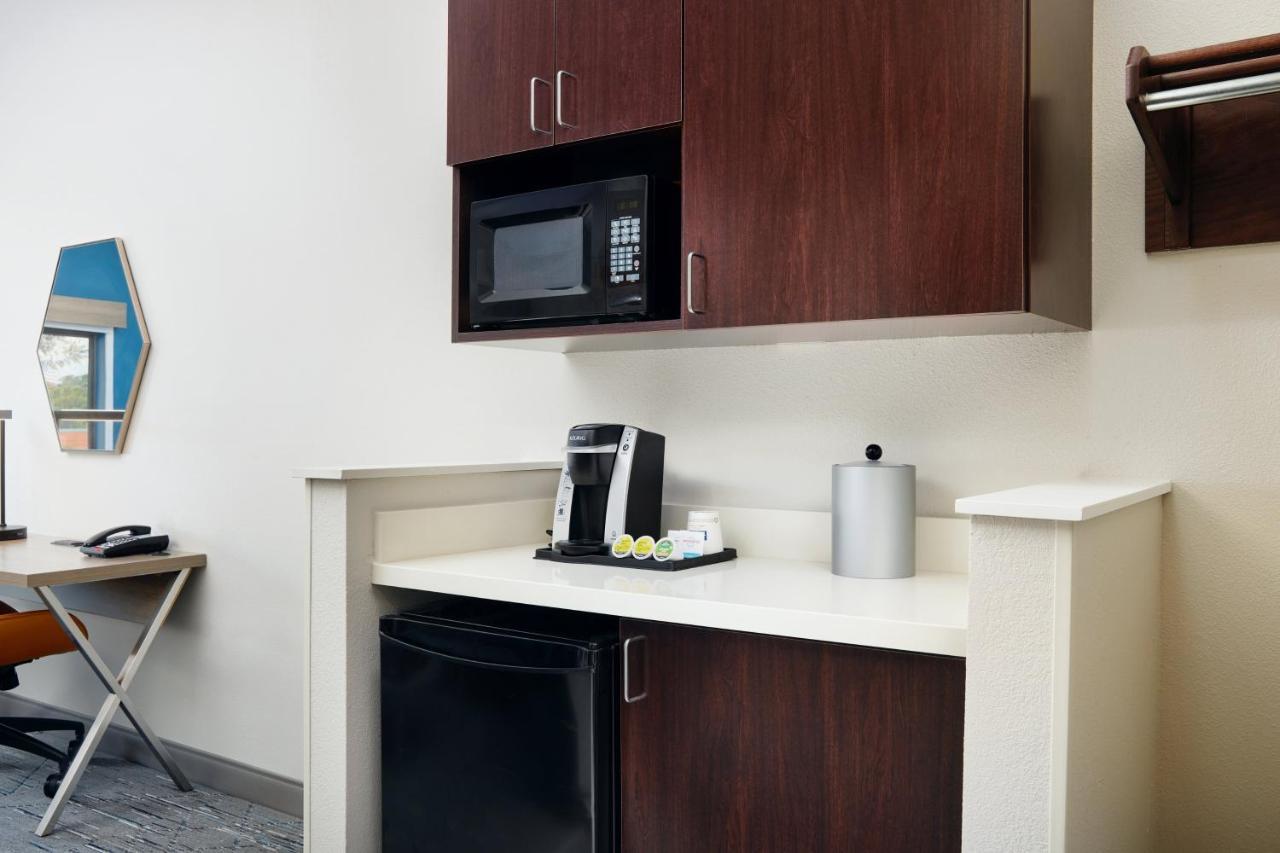 Holiday Inn Express & Suites Bridgeport By Ihg Exterior foto