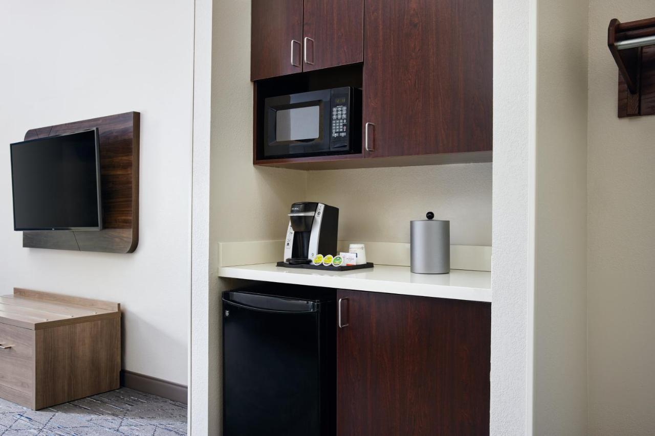 Holiday Inn Express & Suites Bridgeport By Ihg Exterior foto