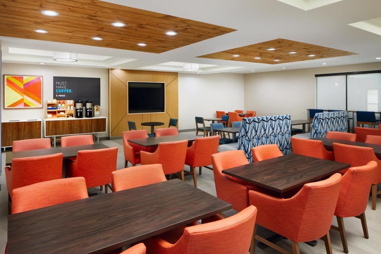 Holiday Inn Express & Suites Bridgeport By Ihg Exterior foto